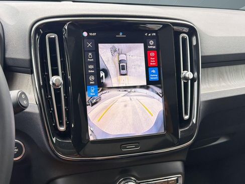 Certified 2024 Volvo XC40 B5 Plus w/ Protection Package Premier AWD/4WD image 22