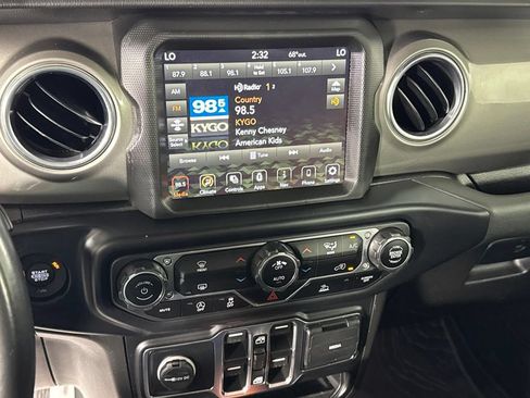 Used 2022 Jeep Wrangler Unlimited Sahara AWD/4WD image 22