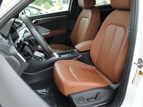 Certified 2025 Audi Q3 2.0T Premium w/ Convenience Package AWD/4WD image 15