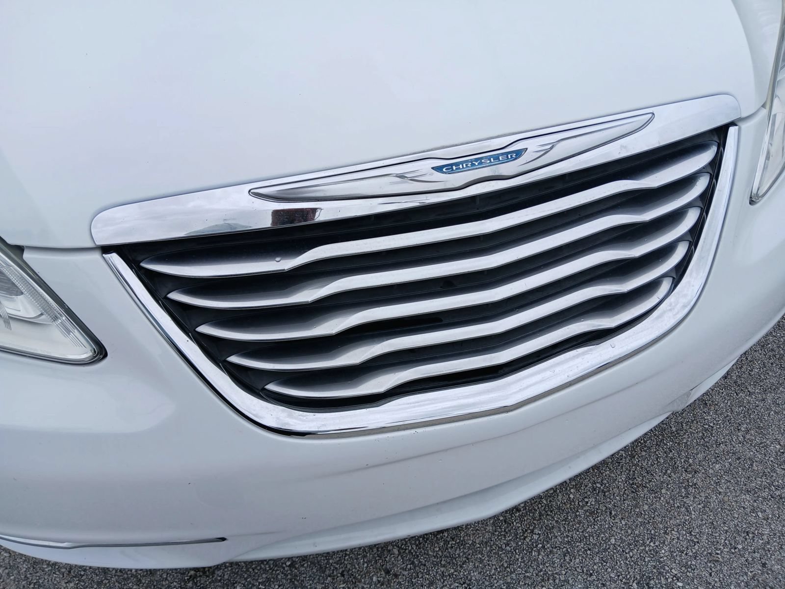 Used 2013 Chrysler 200 Touring FWD image 21