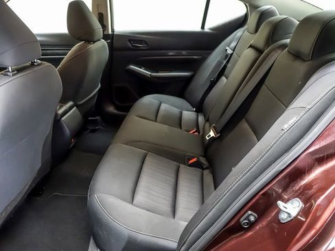 Used 2024 Nissan Altima 2.5 SV image 10