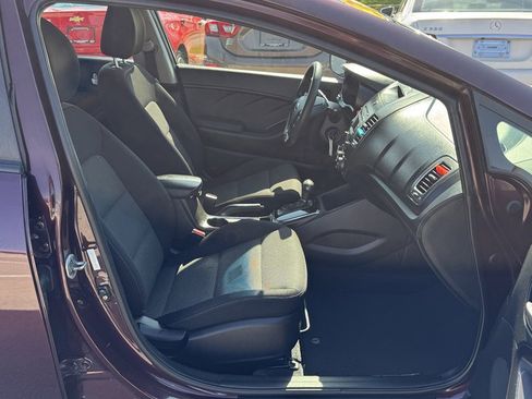 Used 2017 Kia Forte LX FWD image 27