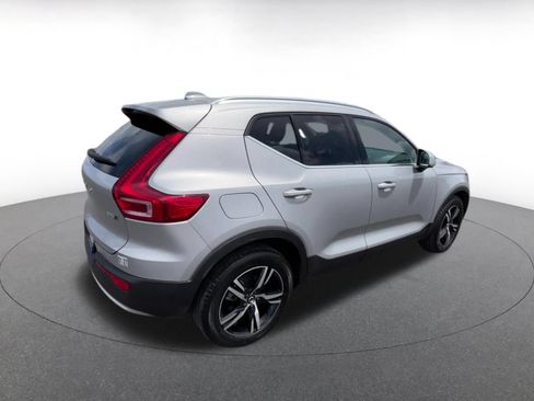 Used 2024 Volvo XC40 B5 Core AWD/4WD image 14