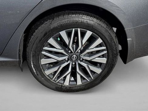 Used 2024 Nissan Altima 2.5 SV AWD/4WD image 9