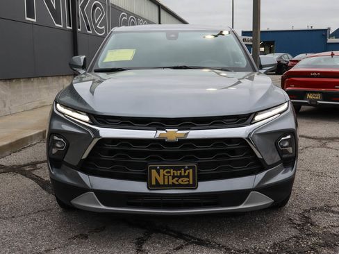 Used 2025 Chevrolet Blazer LT FWD image 2