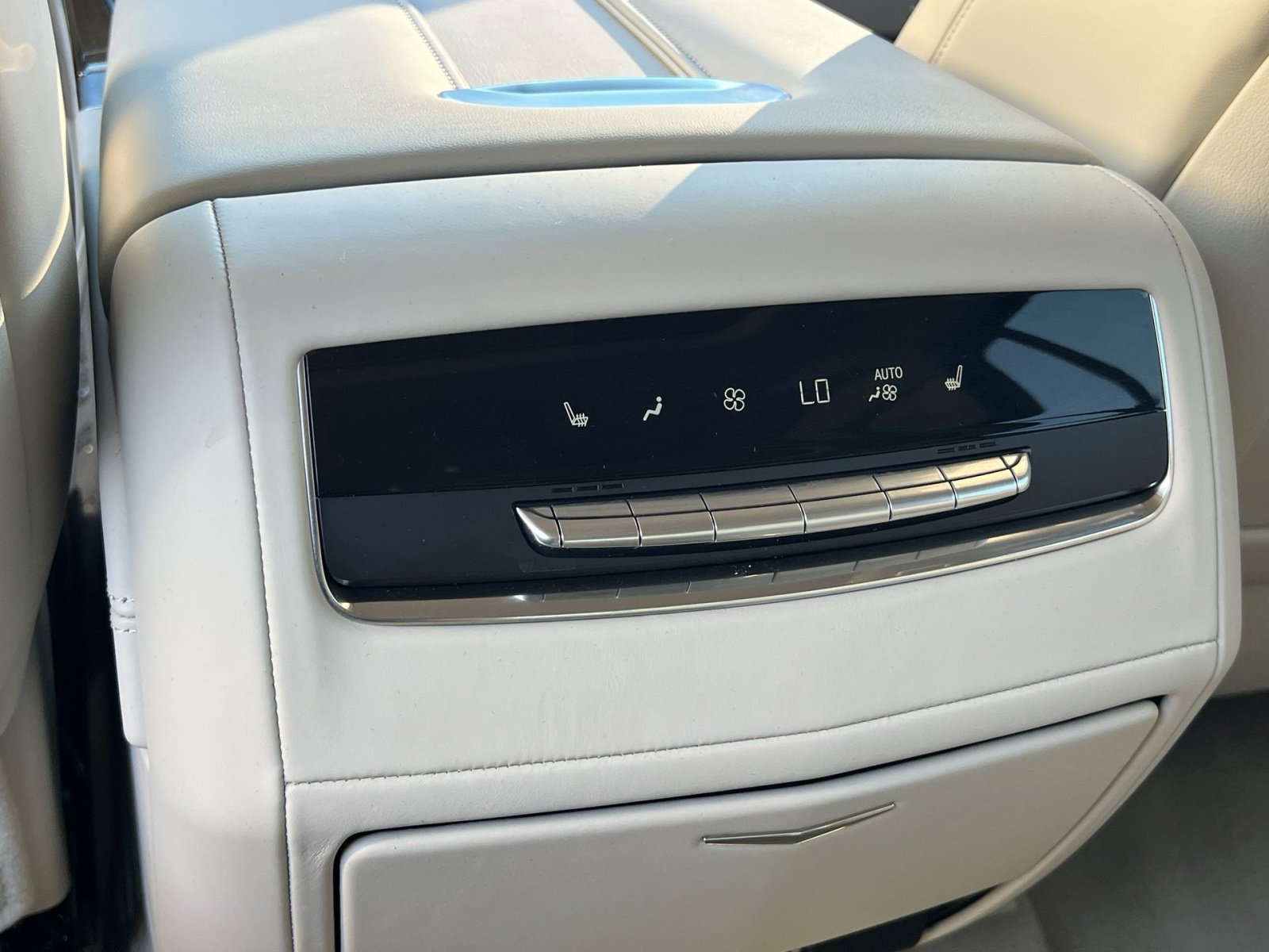 Used 2026 Cadillac Escalade Platinum Sport AWD/4WD image 33