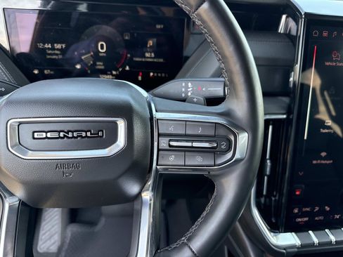 Used 2025 GMC Yukon Denali image 31