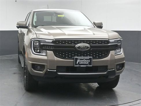 Used 2025 Ford Ranger Lariat w/ Black Appearance Package image 2