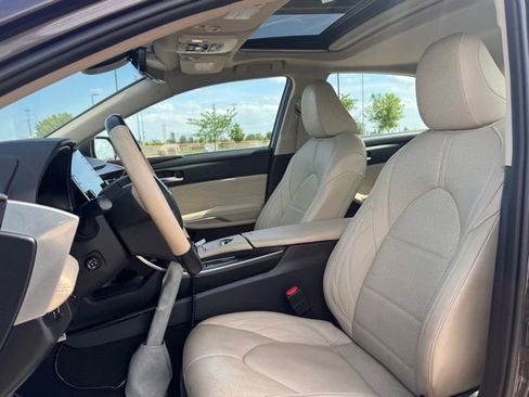 Used 2019 Toyota Avalon Limited w/ Advanced Safety Package FWD image 6