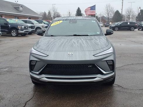 Used 2024 Buick Envista Sport Touring w/ Convenience I Package image 2