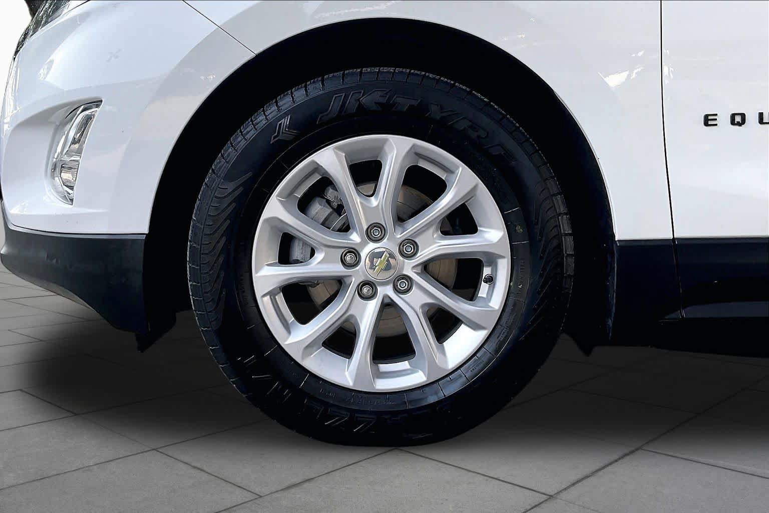 Used 2021 Chevrolet Equinox LS w/ LPO, Blackout Package FWD image 11