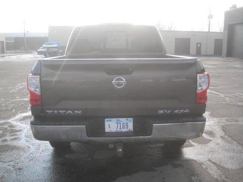 Used 2017 Nissan Titan SV image 6
