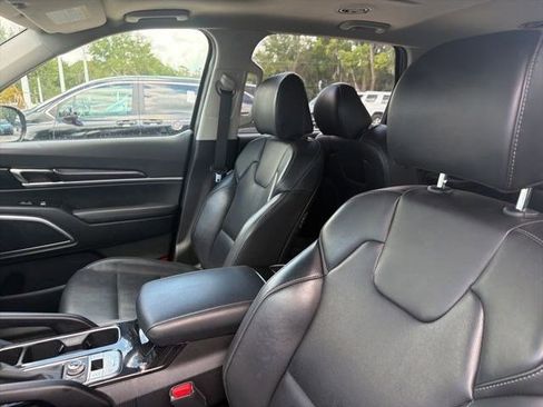 Used 2025 Kia Telluride S AWD/4WD image 3
