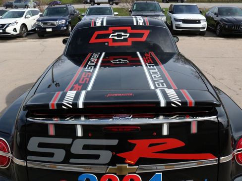 Used 2004 Chevrolet SSR w/ Preferred Equipment Group image 19