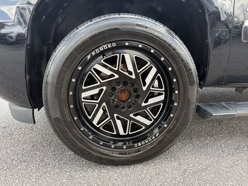 Used 2011 Chevrolet Suburban LTZ RWD image 11