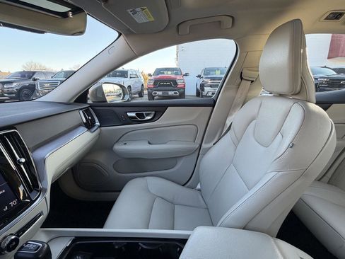 Used 2020 Volvo S60 T5 Momentum image 20