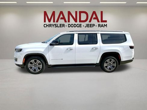 Used 2025 Jeep Wagoneer L Series II AWD/4WD image 9