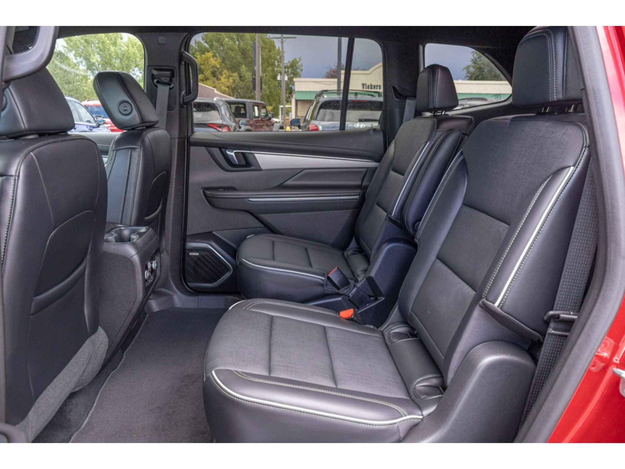 Used 2025 Buick Enclave Preferred AWD/4WD image 13