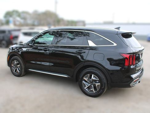 Certified 2023 Kia Sorento EX image 16