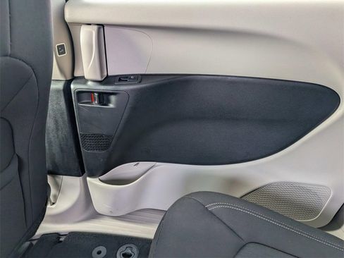 Used 2023 Chrysler Voyager LX image 11
