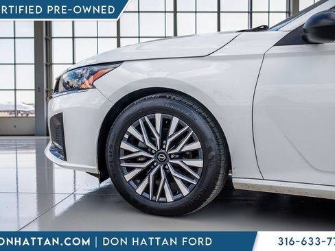 Used 2025 Nissan Altima 2.5 SV FWD image 34