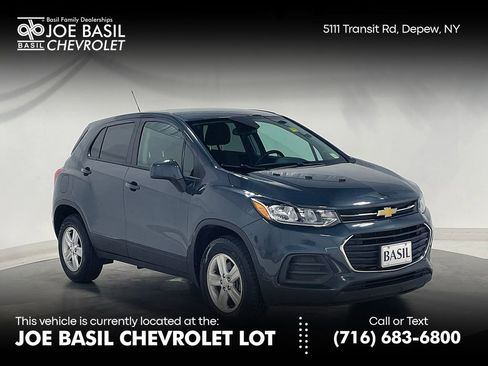 Used 2022 Chevrolet Trax LS w/ Tint and Cruise Package AWD/4WD image 1