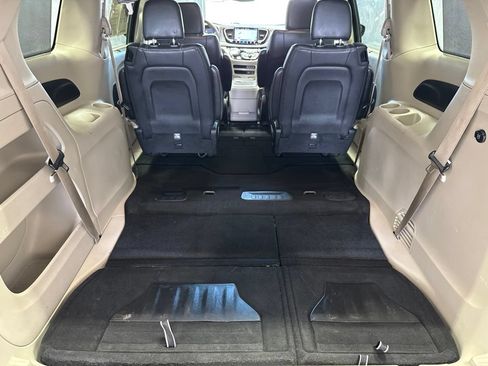 Used 2022 Chrysler Pacifica Touring-L FWD image 28