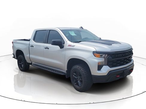 Used 2022 Chevrolet Silverado 1500 Custom Trail Boss w/ LPO, Dark Essentials Package AWD/4WD image 2