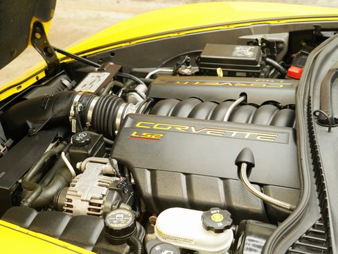 Used 2007 Chevrolet Corvette Coupe w/ Preferred Equipment Group RWD image 32