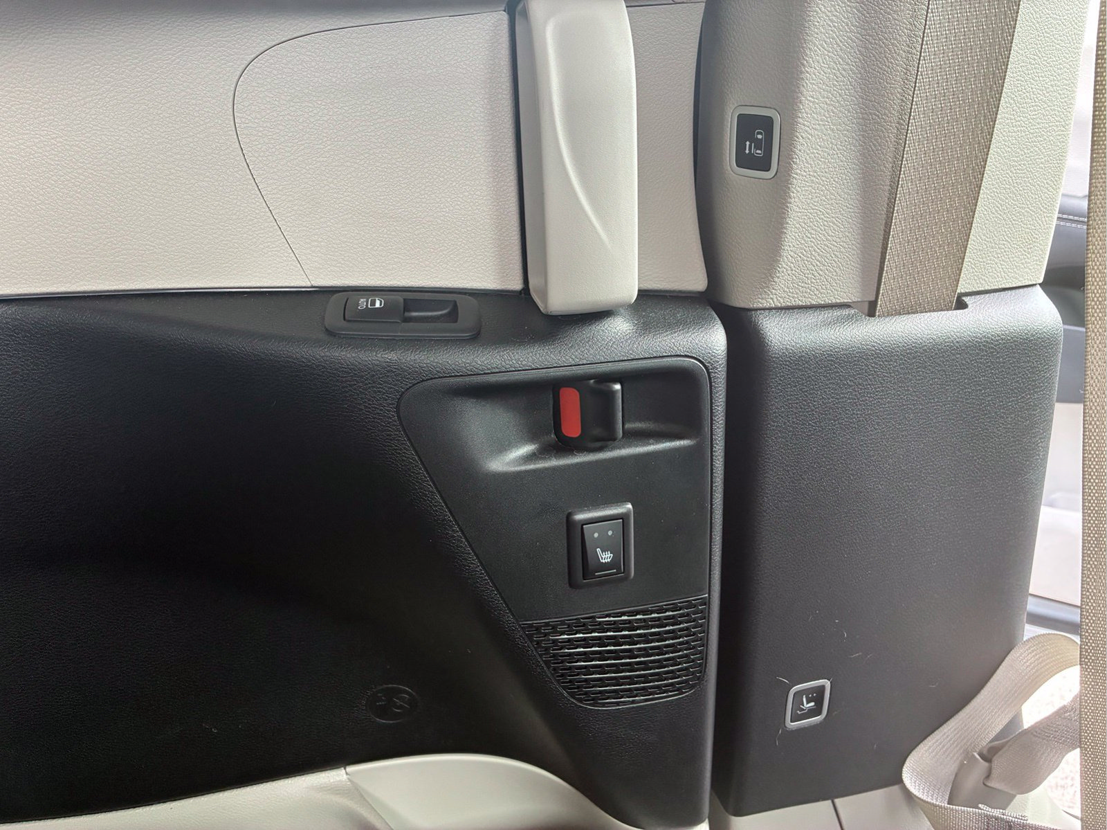 Certified 2024 Chrysler Pacifica Limited AWD/4WD image 32