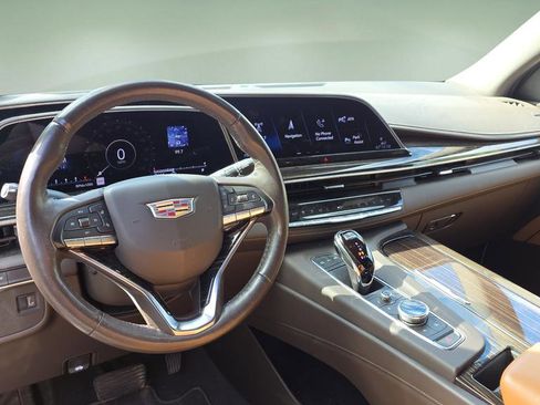 Certified 2022 Cadillac Escalade ESV Premium Luxury w/ LPO, Illumination Package image 33