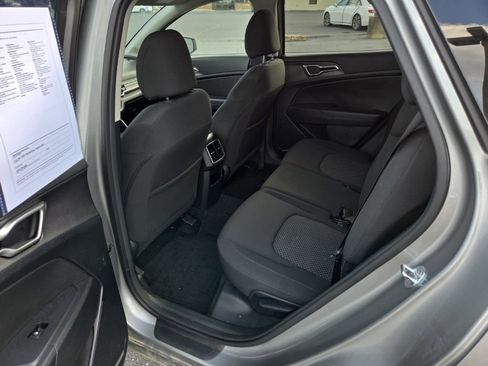 Used 2023 Kia Sportage LX AWD/4WD image 8