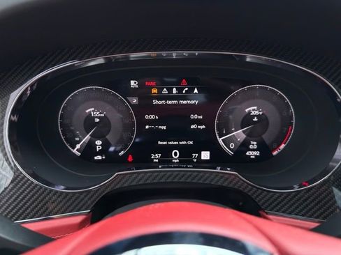 Used 2022 Bentley Bentayga image 11