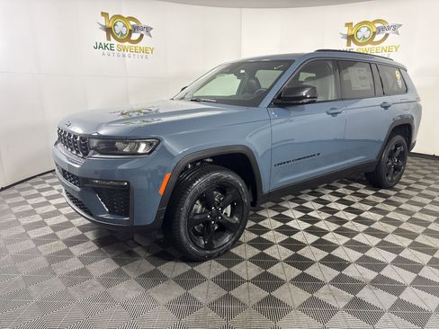 New 2026 Jeep Grand Cherokee L Limited w/ Limited Altitude Package AWD/4WD image 4