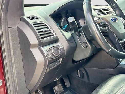 Used 2018 Ford Explorer Limited w/ Equipment Group 301A AWD/4WD image 10