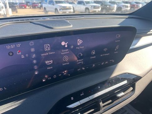 Used 2025 Buick Enclave Avenir image 16