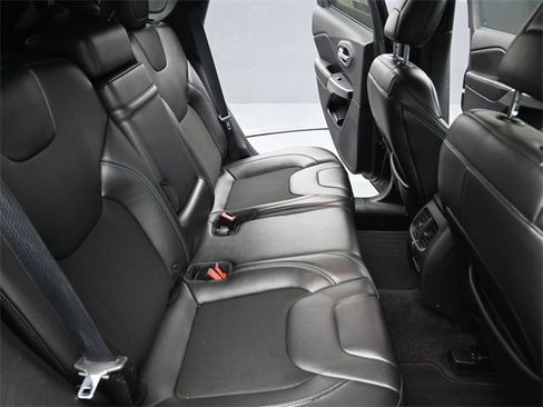 Used 2019 Jeep Cherokee Latitude Plus image 16