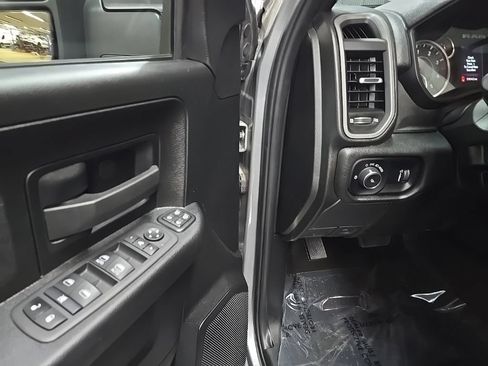 Used 2024 RAM 3500 Tradesman w/ Chrome Appearance Group AWD/4WD image 27