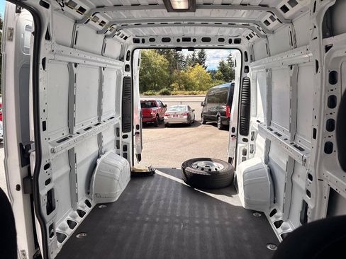 Used 2023 RAM ProMaster 2500 FWD image 13
