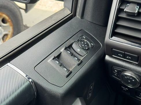 Used 2019 Ford F150 XLT w/ Equipment Group 302A Luxury AWD/4WD image 32