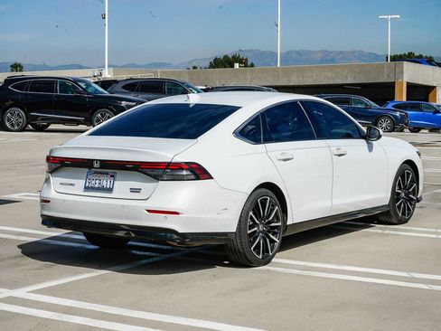 Used 2023 Honda Accord Touring image 4