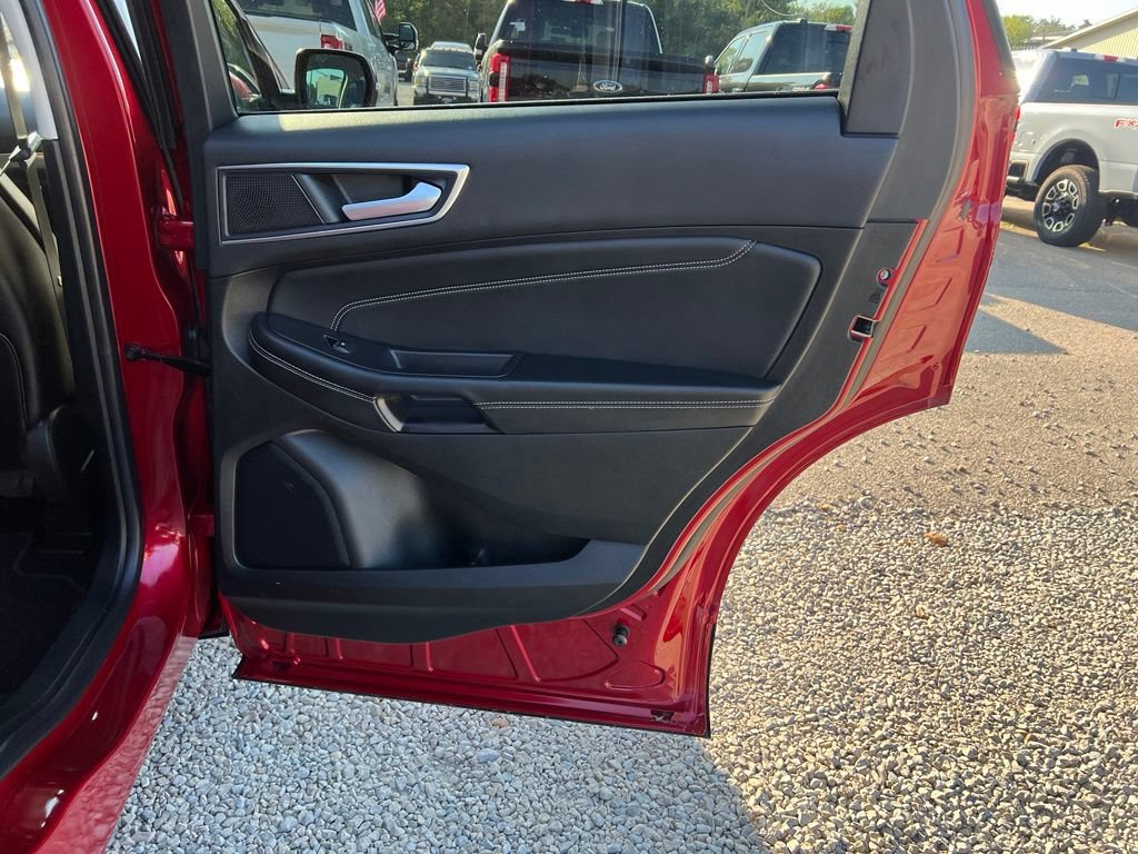 Used 2023 Ford Edge Titanium AWD/4WD image 18