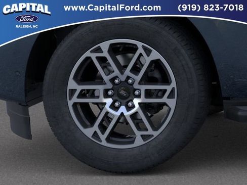 New 2025 Ford Expedition Active image 19