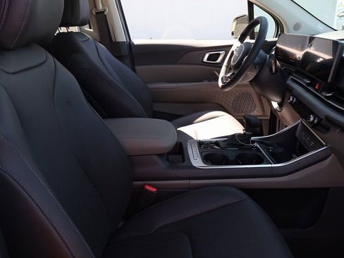 New 2026 Kia Carnival EX FWD image 7