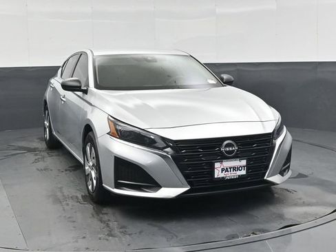 Used 2024 Nissan Altima 2.5 S FWD image 10