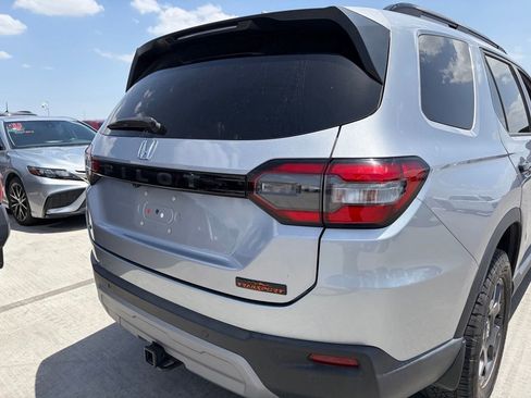 Used 2024 Honda Pilot TrailSport image 4