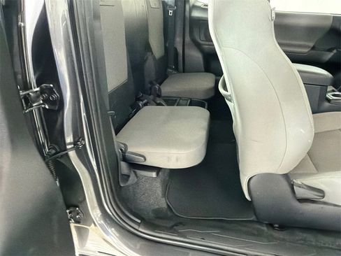 Used 2018 Toyota Tacoma SR image 15