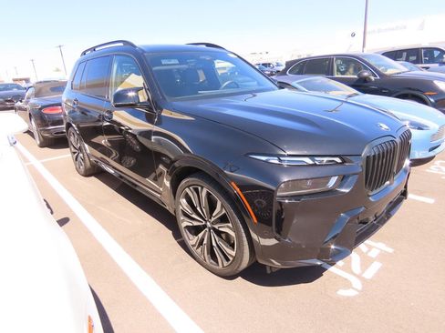 Used 2023 BMW X7 M60i image 2