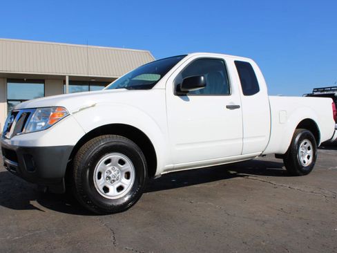 Used 2017 Nissan Frontier S image 11