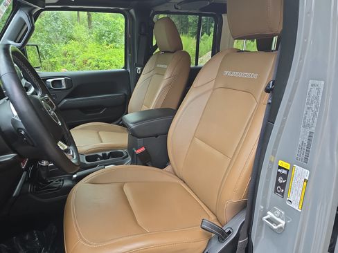 Used 2022 Jeep Wrangler Unlimited Rubicon w/ Dual Top Group AWD/4WD image 16